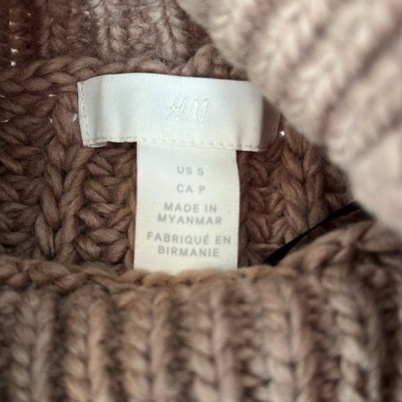 Cropped Sweater - Picture 3 of 4